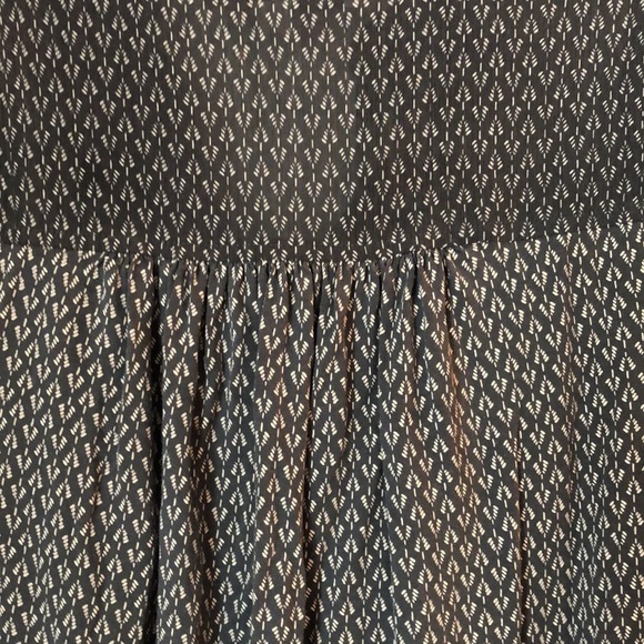 LOFT Shirt 3/4 Length Sleeves Size XS Printed Stretchy Sheer like Sleeves - Picture 10 of 11